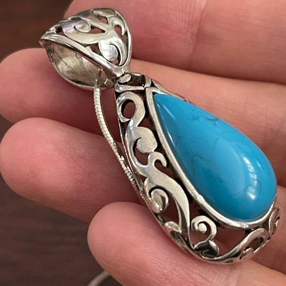 Turquoise silver tone pendant necklace & earring set - Picture 4 of 8